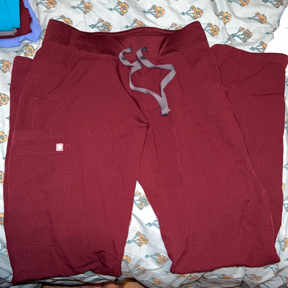 Figs bottoms kade xs burgundy